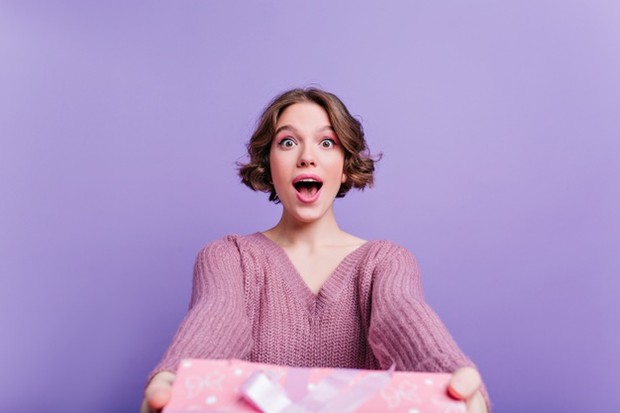 Lihat kebutuhan penerima/freepik.com Dengarkan saat mereka berbicara untuk mengetahui informasi.