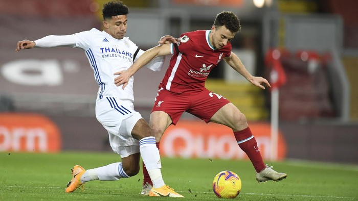 Liverpool Kalahkan Leicester 3-0 Liverpool berhasil mengalahkan Leicester City dengan skor 3-0. Tambahan poin penuh membuat Liverpool menempel pemuncak klasemen Tottenham Hotspur dengan 20 poin.