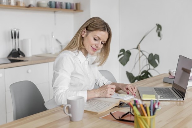 Menulis/freepik.com Lowongan untuk menjadi content writer belakangan ini sedang banyak dibuka oleh banyak perusahaan.