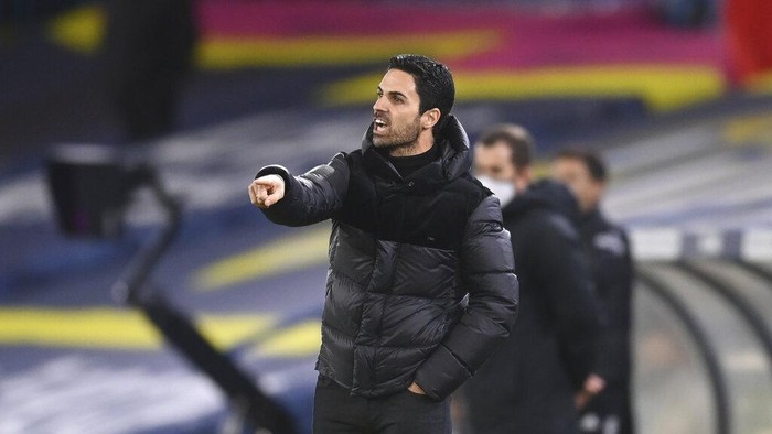 Arsenals manager Mikel Arteta points during an English Premier League soccer match between Leeds United and Arsenal at Elland Road Stadium in Leeds, England, Sunday Nov. 22, 2020. (Michael Regan/Pool Via AP)