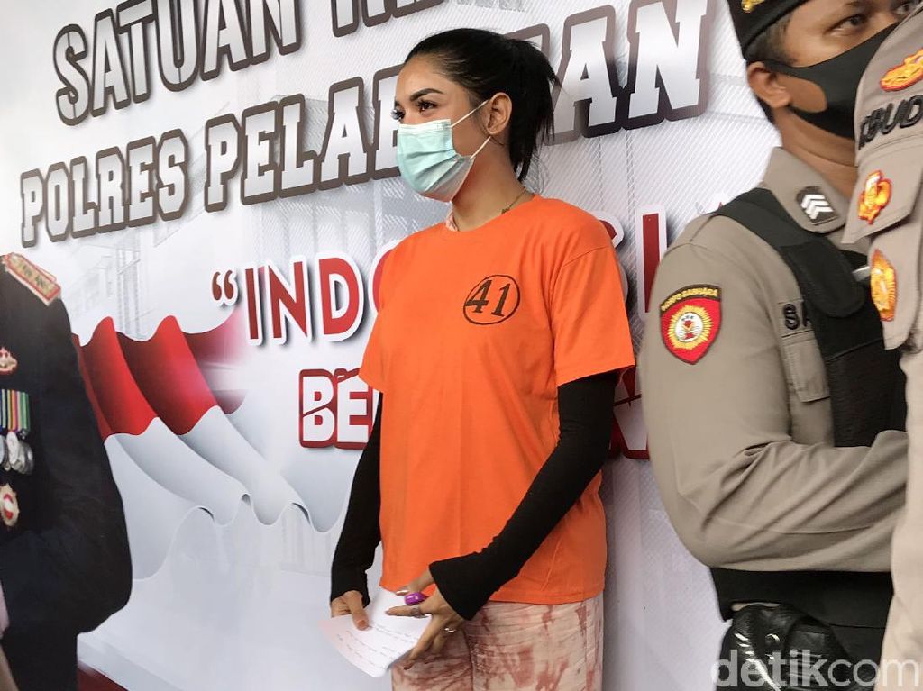 Sederet Pengakuan Millen Cyrus, Kapok Narkoba hingga Salat Pakai Sarung Sederet Pengakuan Millen Cyrus, Kapok Narkoba hingga Salat Pakai Sarung