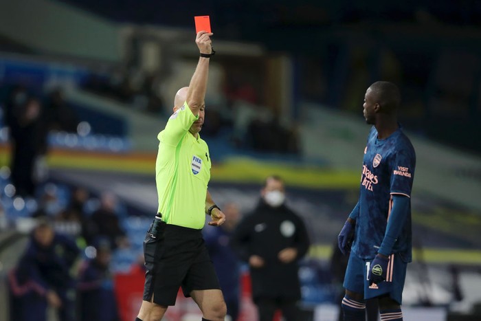LEEDS, ENGLAND - NOVEMBER 22: Nicolas Pepe of Arsenal(R) is shown a red card by Match Referee Anthony Taylor(L) during the Premier League match between Leeds United and Arsenal at Elland Road on November 22, 2020 in Leeds, England. Sporting stadiums around the UK remain under strict restrictions due to the Coronavirus Pandemic as Government social distancing laws prohibit fans inside venues resulting in games being played behind closed doors. (Photo by Molly Darlington - Pool/Getty Images)