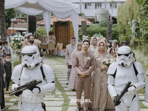 Viral Pengantin Nikah Dikawal Pasukan Stormtrooper, Bikin Iri Penggemar Star Wars Viral Pengantin Nikah Dikawal Pasukan Stormtrooper, Bikin Iri Penggemar Star Wars