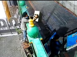 2 Maling di Surabaya Curi Kotak Amal Masjid yang Ternyata Kosong