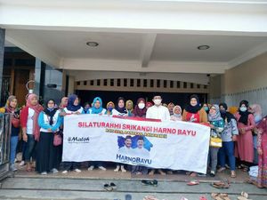 Beri Dukungan, Ibu-ibu Datangi Rumah Paslon Pilkada Rembang Beri Dukungan, Ibu-ibu Datangi Rumah Paslon Pilkada Rembang