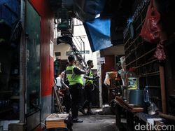 Video Penyemprotan Disinfektan di Markas Habib Rizieq Petamburan