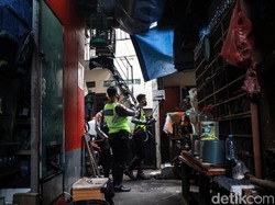 Video Penyemprotan Disinfektan di Markas Habib Rizieq Petamburan