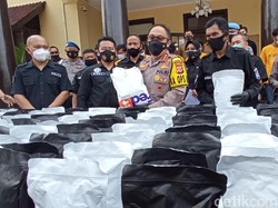 Polisi Bongkar Pabrik Tembakau Gorila di Bekasi, 9 Orang Ditangkap