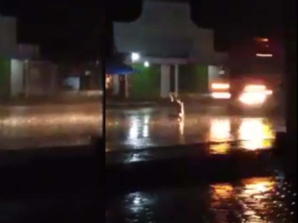 Detik-detik Pria Duduk Bersila di Tengah Jalan Ditabrak Truk Detik-detik Pria Duduk Bersila di Tengah Jalan Ditabrak Truk