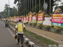 Video Banjir Karangan Bunga di Kodam Jaya Dukung Pencopotan Baliho