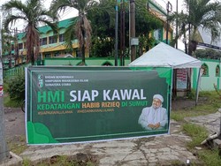 HMI Sumut Pasang Spanduk Siap Kawal Kedatangan Habib Rizieq, Ini Alasannya