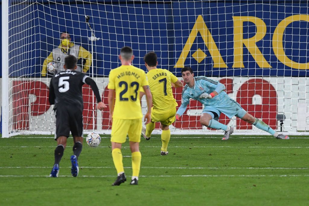 VALENCIA, SPAIN - NOVEMBER 08: Carlos Soler of Valencia scores his team's first goal from the penalty spot during the La Liga Santander match between Valencia CF and Real Madrid at Estadio Mestalla on November 08, 2020 in Valencia, Spain. Sporting stadiums around Spain remain under strict restrictions due to the Coronavirus Pandemic as Government social distancing laws prohibit fans inside venues resulting in games being played behind closed doors. (Photo by Angel Martinez/Getty Images)