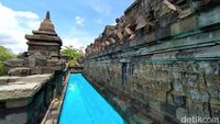 56 stupa Candi Borobudur ditutupi terpaulin\