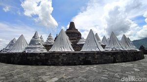Potret Stupa-Stupa Candi Borobudur yang Tertutupi Terpaulin