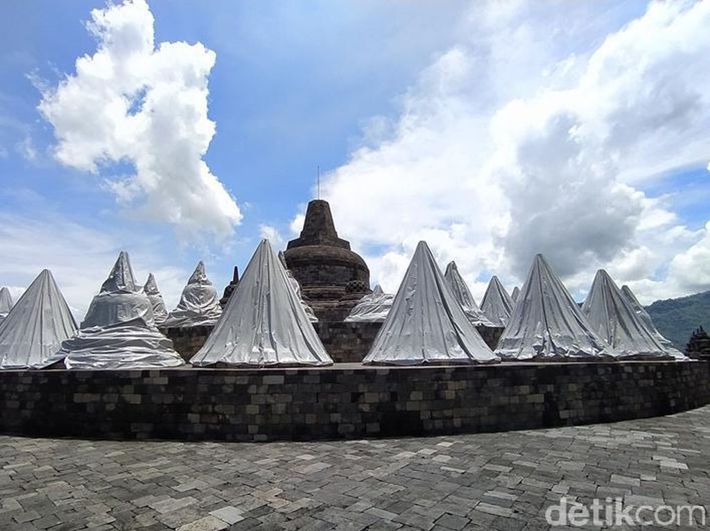 Potret Stupa-Stupa Candi Borobudur yang Tertutupi Terpaulin Potret Stupa-Stupa Candi Borobudur yang Tertutupi Terpaulin