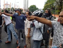 Aksi Damai Arek Suroboyo Tolak FPI Ricuh: Ada yang Provokasi Kita