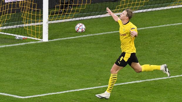 Dortmund's Norwegian forward Erling Braut Haaland celebrates scoring with the 2-0 goal during the UEFA Champions League group F football match BVB Borussia Dortmund v FC Zenit Saint Petersburg in Dortmund, western Germany on October 28, 2020. (Photo by Martin Meissner / POOL / AFP)