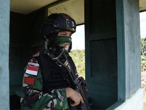 Cahaya Tenaga Surya Kini 24 Jam Terangi Pos Yabanda Papua