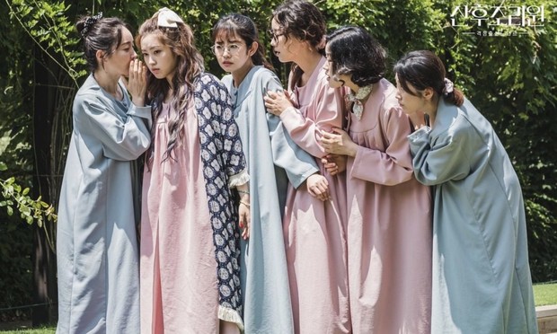 Ibu-ibu di Birthcare Center yang lambat laun semakin kompak / Foto: instagram.com/tvndrama.official