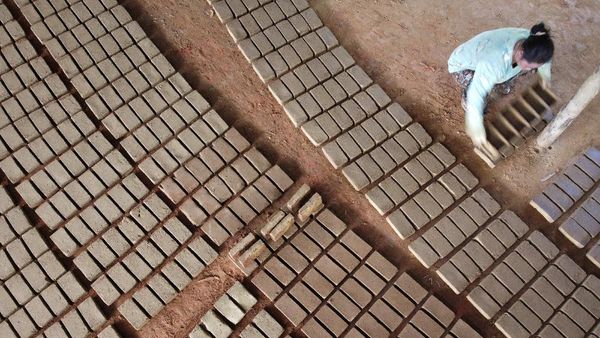 Industri Batu Bata Bertahan di Tengah Pandemi