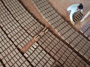 Industri Batu Bata Bertahan di Tengah Pandemi