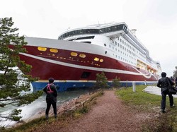 Kapal Kandas, 400 Penumpang Terdampar