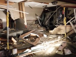 Kasihan, Lagi Enak-enak Tidur di Kamar Malah Jadi Korban Ditabrak Mobil