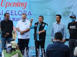 Anis Matta Resmikan Pantai Gelora di Sumbawa NTB