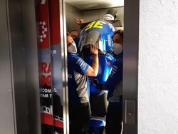 Motor Joan Mir Dipaksa Masuk ke Lift, Begini Jadinya