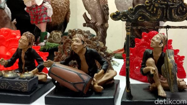 Foto: Kerajinan Tangan-Seni Budaya di Kampung Wisata Kreatif Cigadung