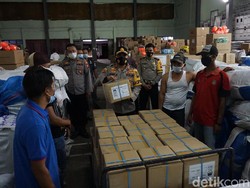 Pengiriman Ratusan Boks Surat Suara Pilbup Mojokerto Dijaga Ketat Polisi