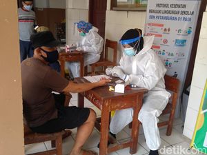 3 Warga Reaktif Rapid Test di Petamburan Kabur Saat Tes Antigen 3 Warga Reaktif Rapid Test di Petamburan Kabur Saat Tes Antigen