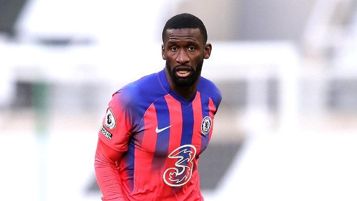 NEWCASTLE UPON TYNE, ENGLAND - NOVEMBER 21: Antonio Rudiger of Chelsea  during the Premier League match between Newcastle United and Chelsea at St. James Park on November 21, 2020 in Newcastle upon Tyne, England. Sporting stadiums around the UK remain under strict restrictions due to the Coronavirus Pandemic as Government social distancing laws prohibit fans inside venues resulting in games being played behind closed doors. (Photo by Alex Pantling/Getty Images)