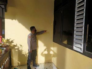 Rumah Dinas Camat di Lutra Sulsel Diserang Batu oleh OTK, Polisi Selidiki