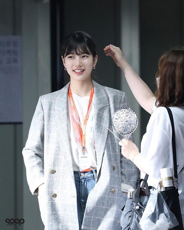 Inspirasi Outfit Casual Formal ala Suzy di Drama Start Up