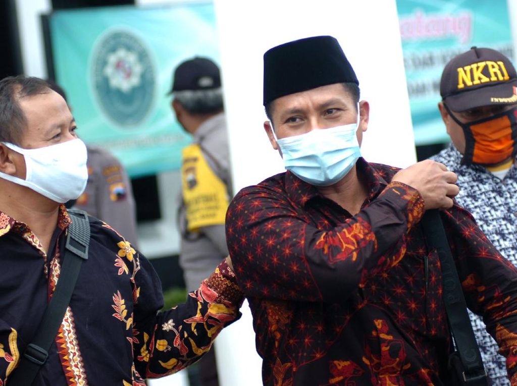 Wakil Ketua DPRD Tegal yang Gelar Dangdutan Jalani Sidang Wakil Ketua DPRD Tegal yang Gelar Dangdutan Jalani Sidang