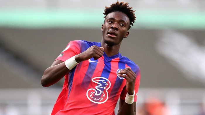NEWCASTLE UPON TYNE, ENGLAND - NOVEMBER 21: Tammy Abraham of Chelsea during the Premier League match between Newcastle United and Chelsea at St. James Park on November 21, 2020 in Newcastle upon Tyne, England. Sporting stadiums around the UK remain under strict restrictions due to the Coronavirus Pandemic as Government social distancing laws prohibit fans inside venues resulting in games being played behind closed doors. (Photo by Alex Pantling/Getty Images)