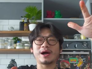 Tipe-tipe Food Vlogger Menurut Chef Willgoz, Ada yang Kalem hingga Super Lebay Tipe-tipe Food Vlogger Menurut Chef Willgoz, Ada yang Kalem hingga Super Lebay