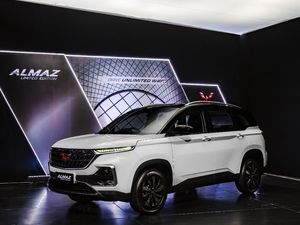 Wuling Almaz RS Meluncur Bulan Ini: Harga di Bawah Rp 400 Juta, Ini Bocorannya Wuling Almaz RS Meluncur Bulan Ini: Harga di Bawah Rp 400 Juta, Ini Bocorannya
