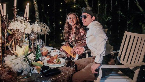 Aurel Hermansyah Kasih Kue Buat Atta Halilintar, Harganya Bikin Kaget