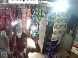 Salut! Bocah Berkebutuhan Khusus Ini Ajarkan Kejujuran Saat Beli Air Minum