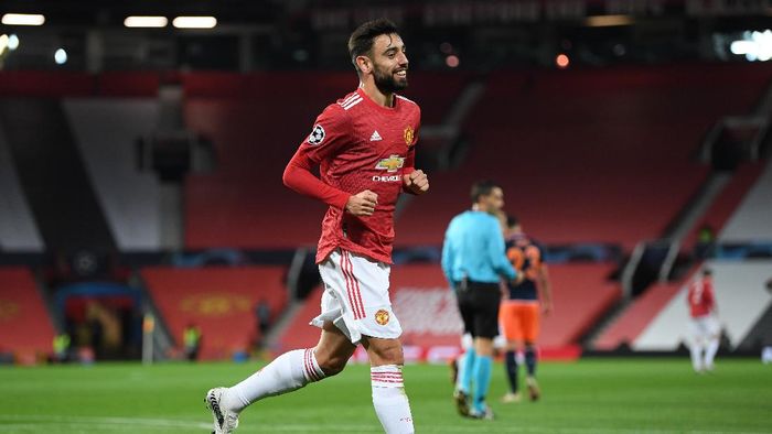 Bruno Fernandes MANCHESTER, ENGLAND - NOVEMBER 24: Bruno Fernandes of Manchester United celebrates after scoring their sides second goal during the UEFA Champions League Group H stage match between Manchester United and İstanbul Basaksehir at Old Trafford on November 24, 2020 in Manchester, England. Sporting stadiums around the UK remain under strict restrictions due to the Coronavirus Pandemic as Government social distancing laws prohibit fans inside venues resulting in games being played behind closed doors. (Photo by Michael Regan/Getty Images)