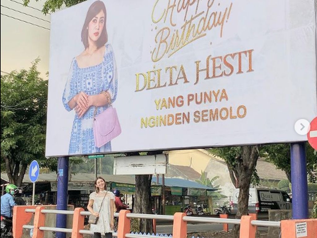 Sultan Mah Bebas, Crazy Rich Surabaya Pasang Baliho Ucapkan Istri Ultah Sultan Mah Bebas, Crazy Rich Surabaya Pasang Baliho Ucapkan Istri Ultah