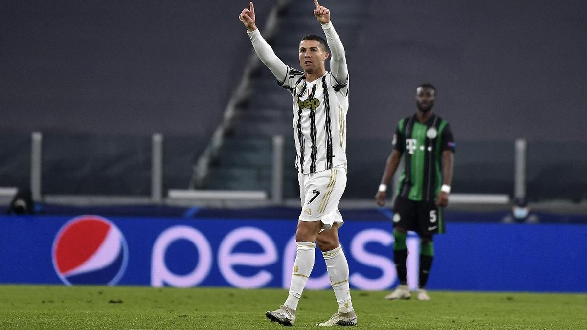 Cristiano Ronaldo menyamai rekor gol kandang Liga Champions milik Lionel Messi. (Foto: Marco Alpozzi/AP)