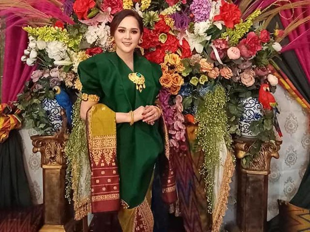 Viral Haji Ajis Kalla Lamar Wanita Cantik, Panai Rp 300 Juta & Rumah Rp 3 M! Viral Haji Ajis Kalla Lamar Wanita Cantik, Panai Rp 300 Juta & Rumah Rp 3 M!