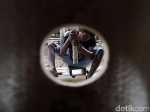 Geliat Perajin Mebel Bambu Bertahan Hadapi Pandemi Geliat Perajin Mebel Bambu Bertahan Hadapi Pandemi