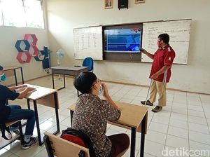 Kisah Inspiratif Guru Berkaki Palsu di Kudus