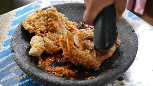 ilustrasi ayam geprek