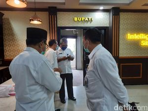 Bupati Situbondo Positif COVID-19, 9 Kontak Erat dan Bergejala Langsung Swab