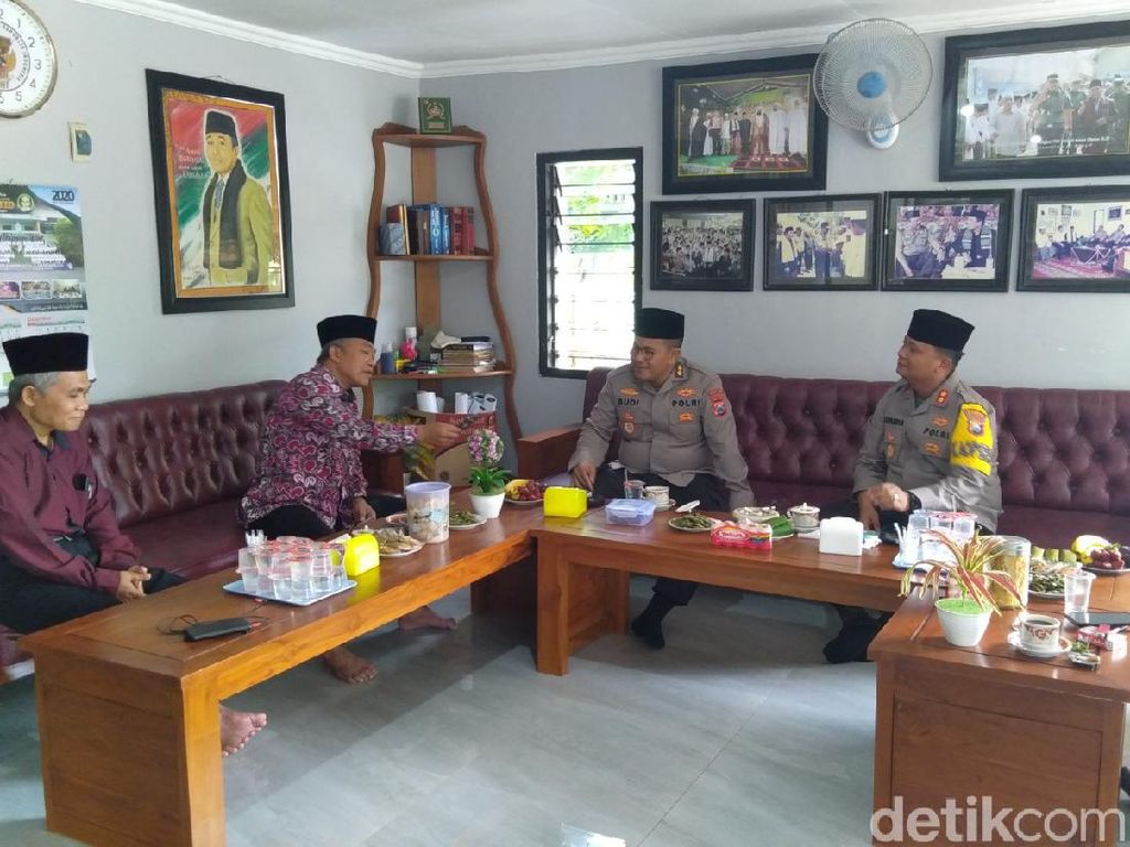Sowan ke Tokoh Agama dan Masyarakat, Kapolres Bojonegoro Ajak Jaga Kamtibmas Sowan ke Tokoh Agama dan Masyarakat, Kapolres Bojonegoro Ajak Jaga Kamtibmas